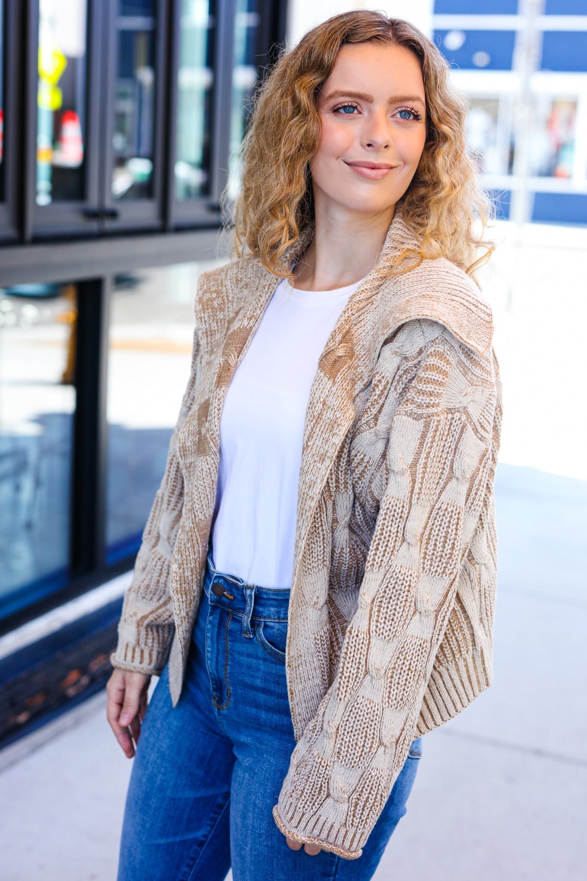 Odette® | Autumn Vibes Taupefarbener, strukturierter Cardigan mit Zopfmuster und Kragen