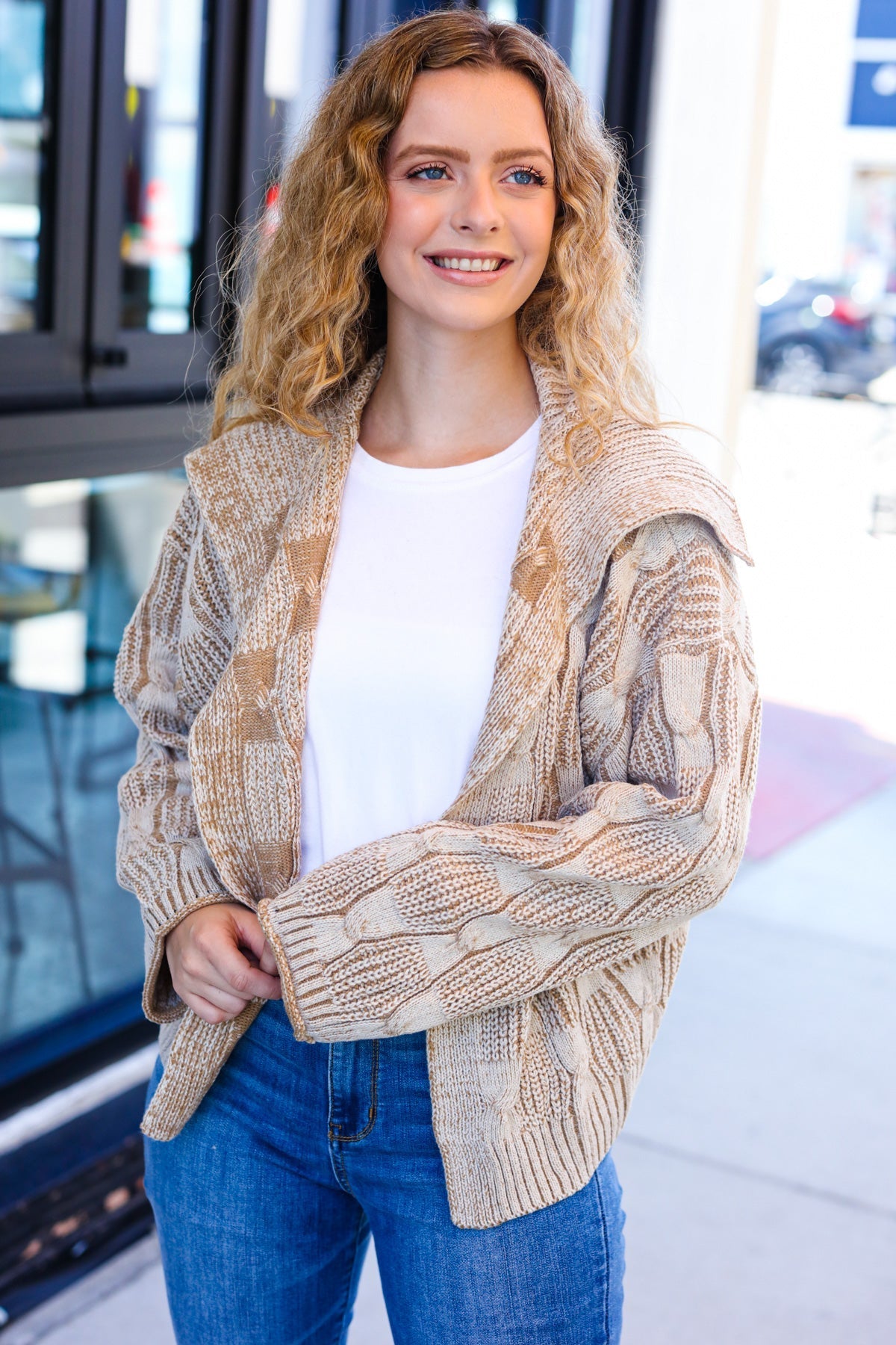 Odette® | Autumn Vibes Taupefarbener, strukturierter Cardigan mit Zopfmuster und Kragen