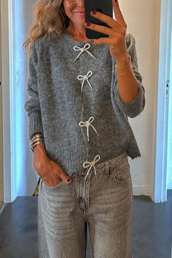 Vivian® | Langärmliger, entspannter Cardigan mit gestrickter Vorderseite und Schleife von Paris Mornings