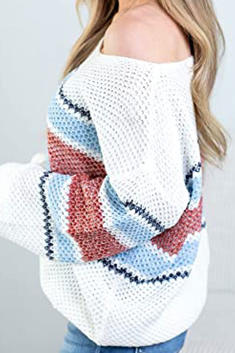 Victoria® | Lässiger Patchwork-Pullover mit ausgehöhltem Kontrast-O-Ausschnitt