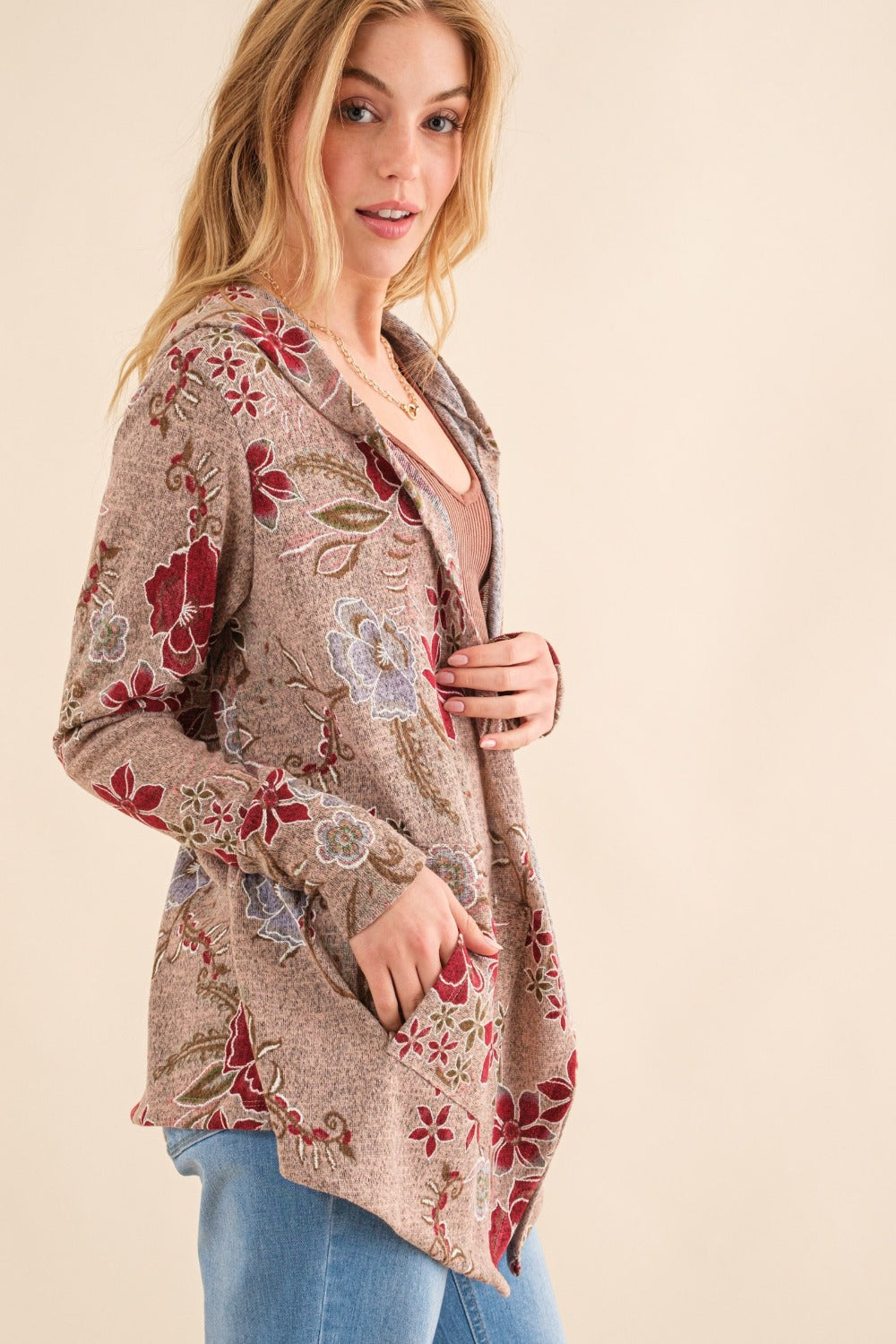 Yasmina® | Und der Why Floral Thermo-Cardigan mit Kapuze und offener Vorderseite