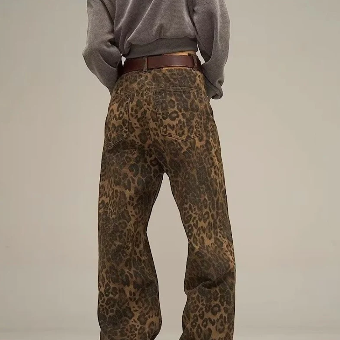 Viral-Jeans mit Leopardenmuster