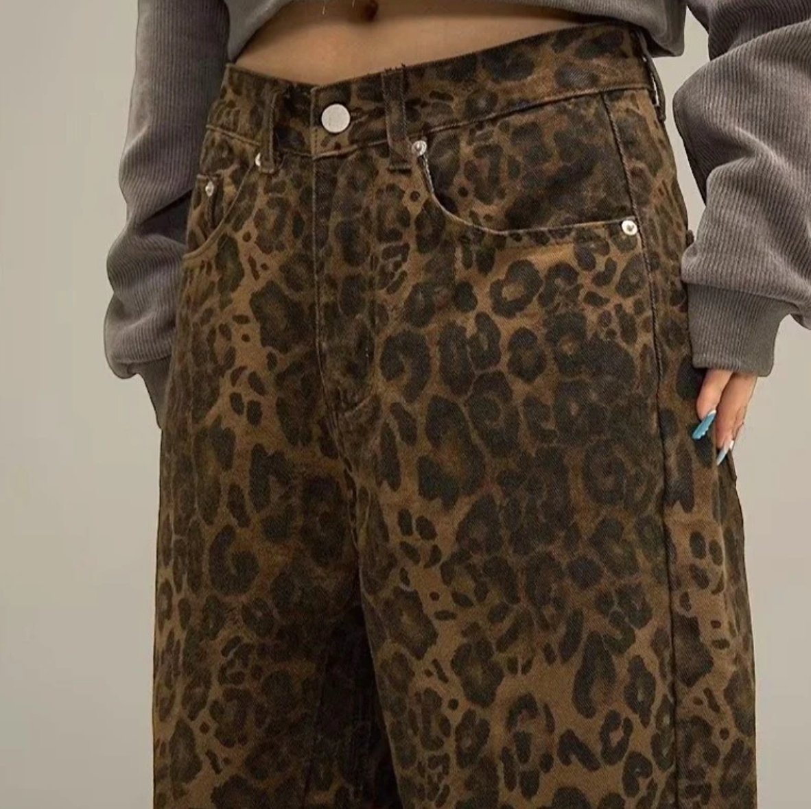 Viral-Jeans mit Leopardenmuster