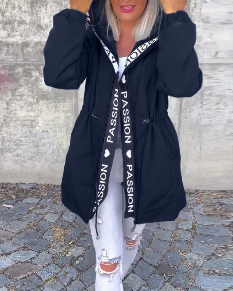 Otilia® | Bequeme Damenjacke mit Kordelzug und Buchstabendruck