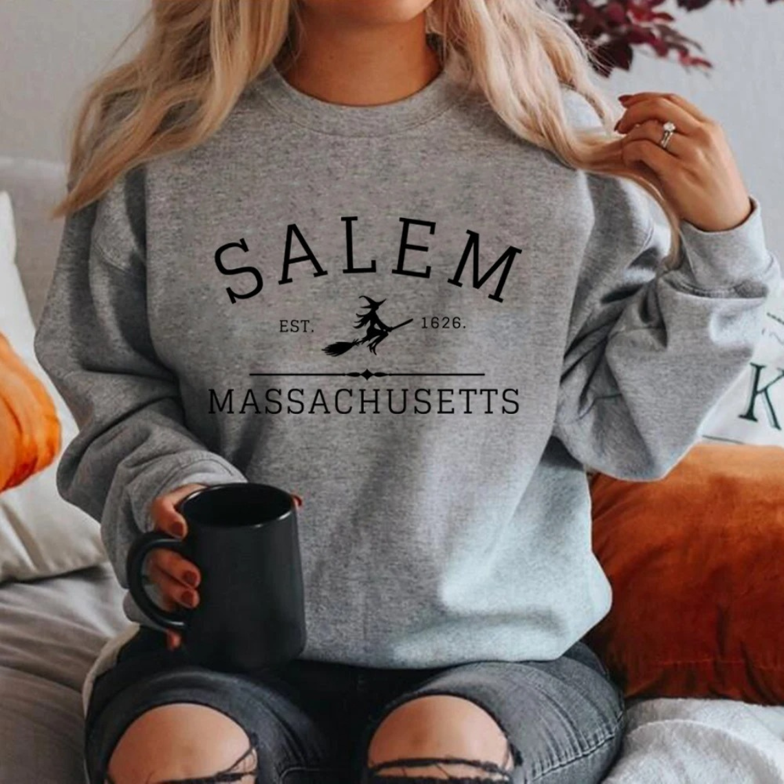 Zelda® | Lässiges Sweatshirt mit Salem-Massachusetts-Design