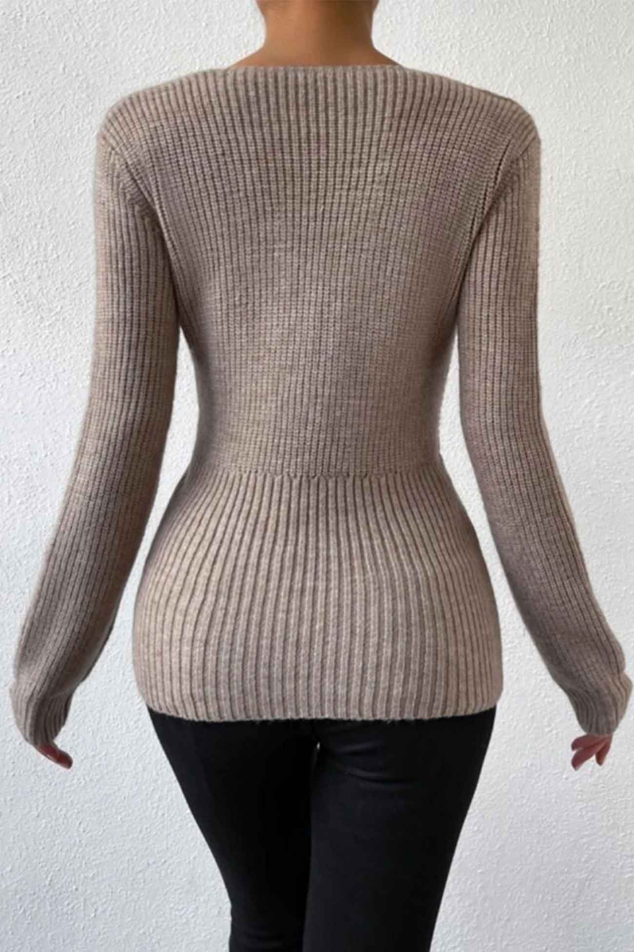 Zoe® | Gestrickter Pullover mit V-Ausschnitt und verdrehter Vorderseite