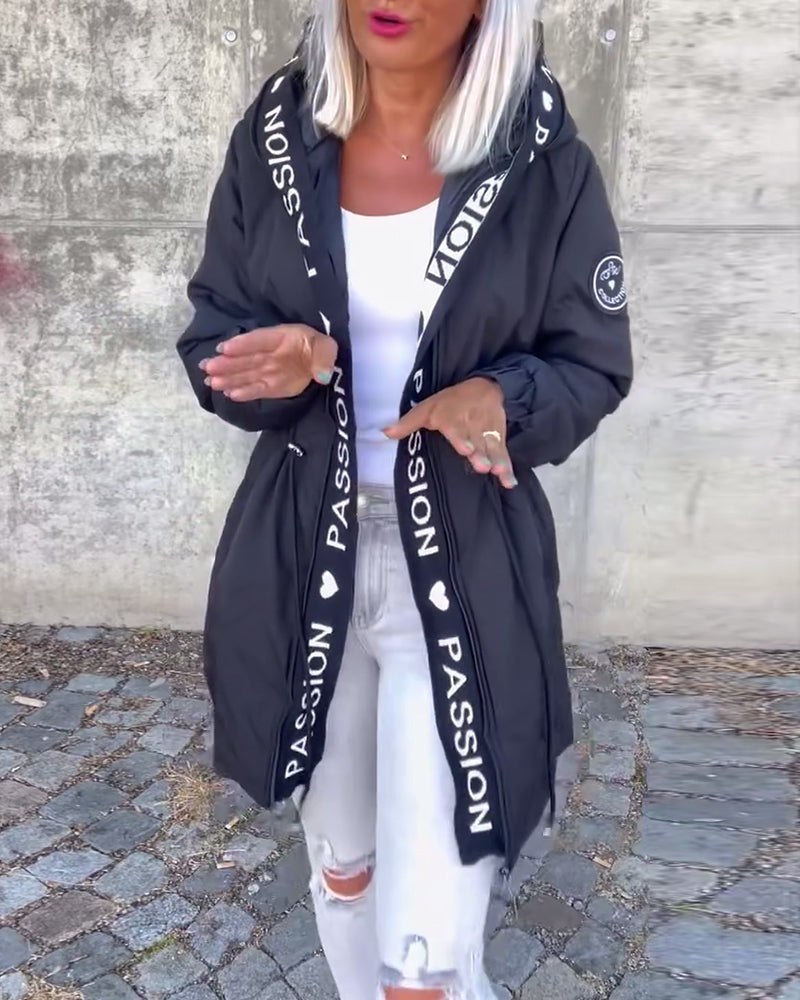 Otilia® | Bequeme Damenjacke mit Kordelzug und Buchstabendruck