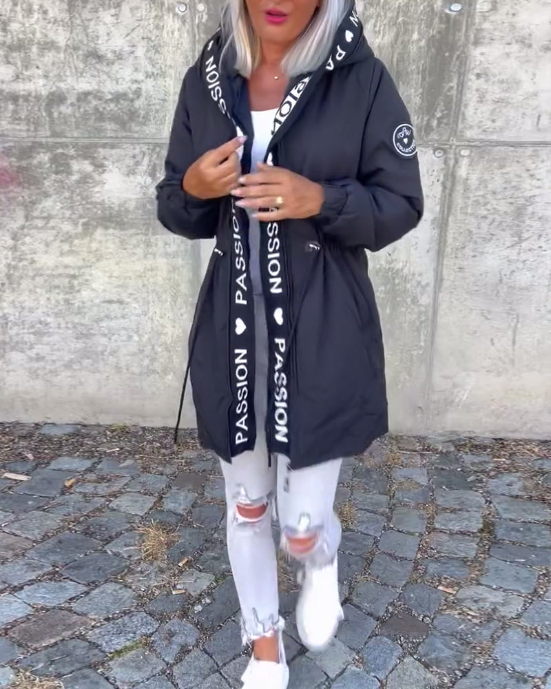 Otilia® | Bequeme Damenjacke mit Kordelzug und Buchstabendruck