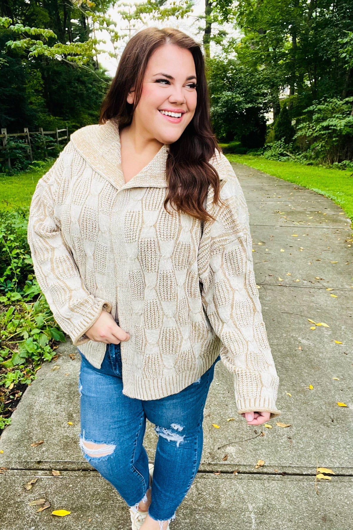 Odette® | Autumn Vibes Taupefarbener, strukturierter Cardigan mit Zopfmuster und Kragen